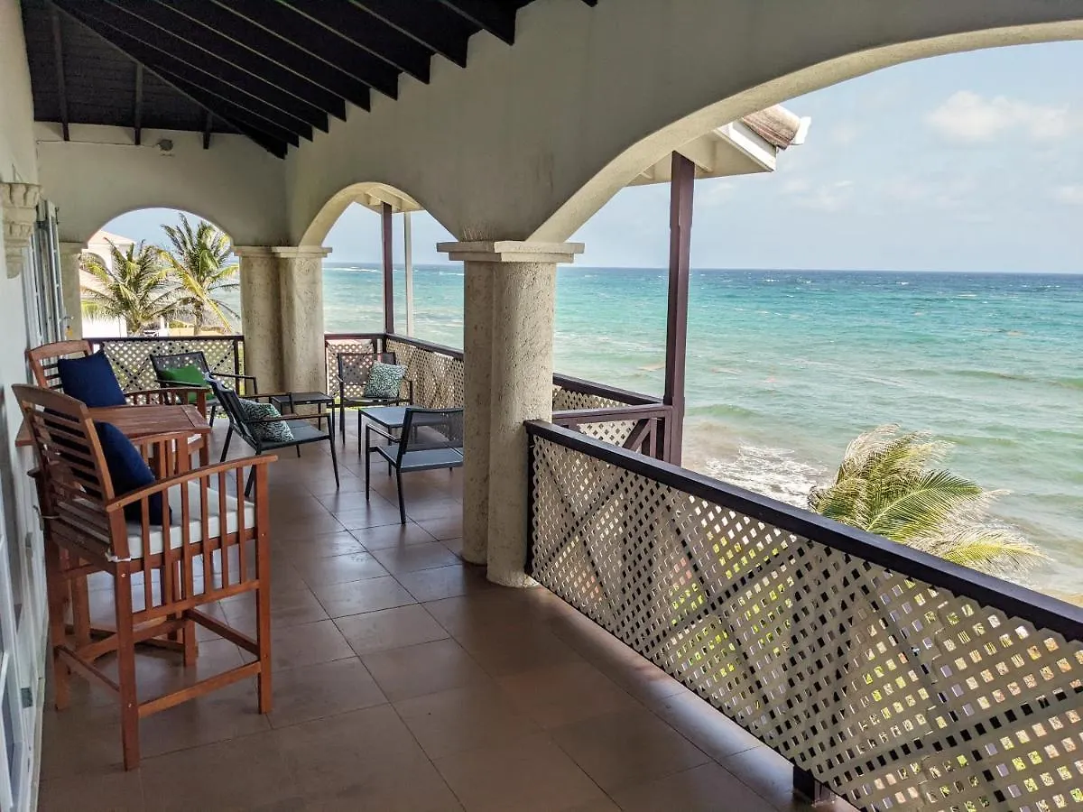 Επικοινωνία με το Breezy Ocean Front Condo Close To The Best Beaches